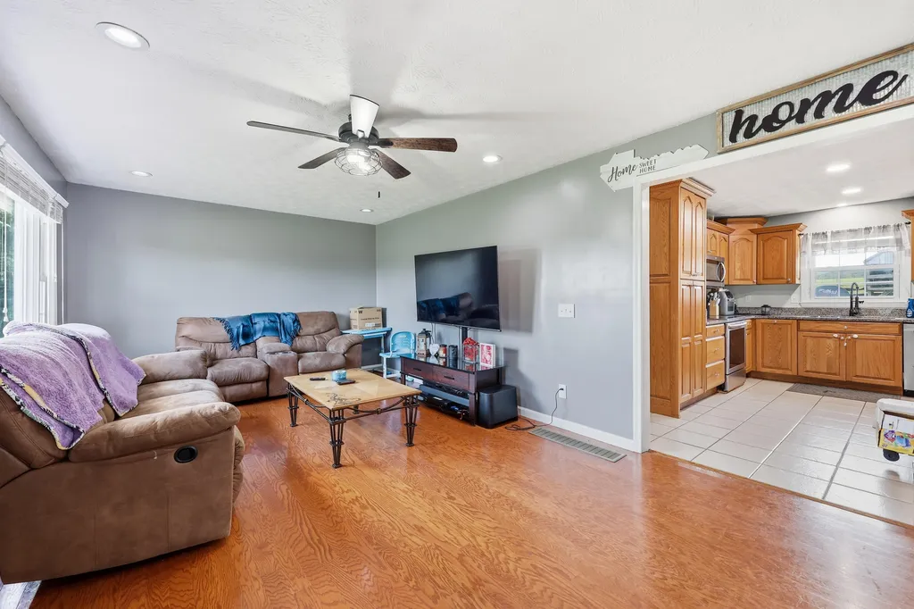 325 Goodlett Road Salvisa KY 40372