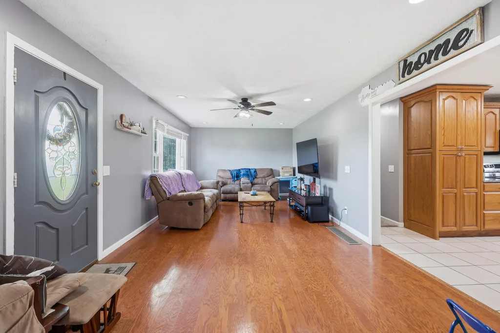 325 Goodlett Road Salvisa KY 40372