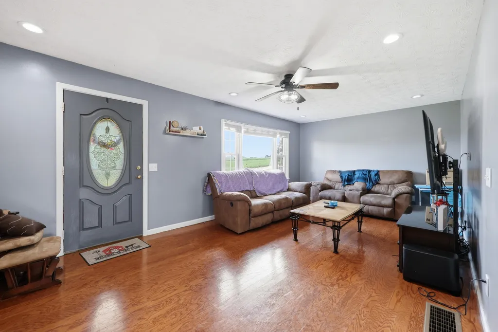 325 Goodlett Road Salvisa KY 40372