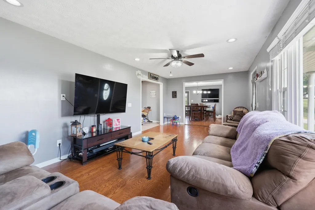 325 Goodlett Road Salvisa KY 40372