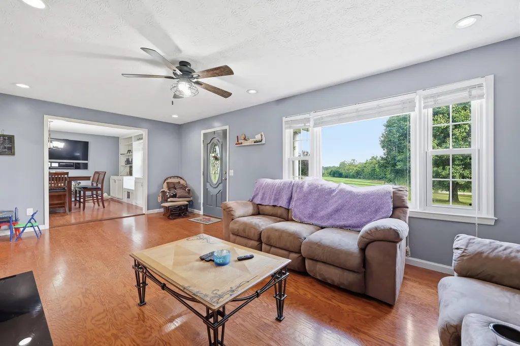 325 Goodlett Road Salvisa KY 40372