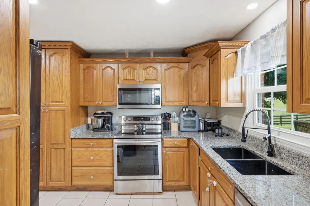 325 Goodlett Road Salvisa KY 40372