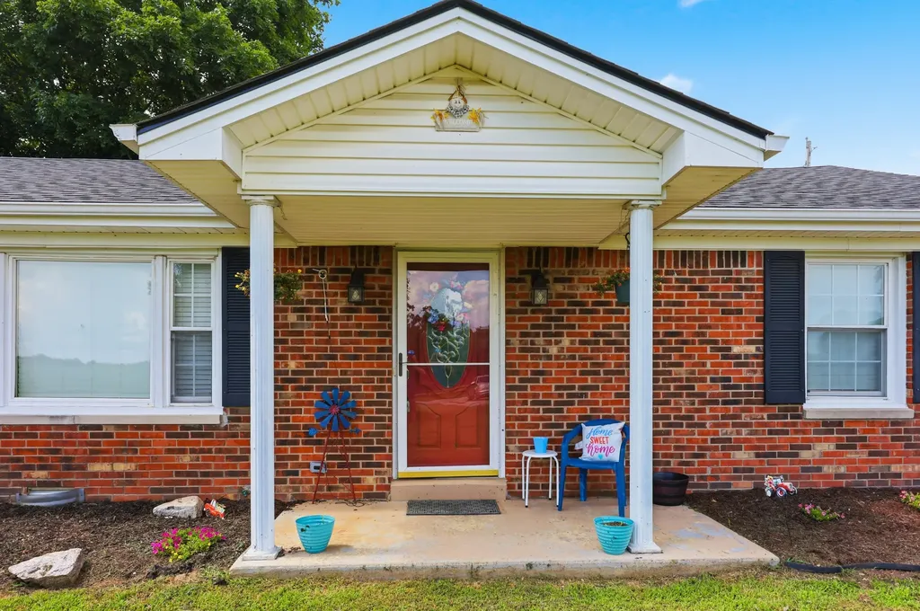 325 Goodlett Road Salvisa KY 40372