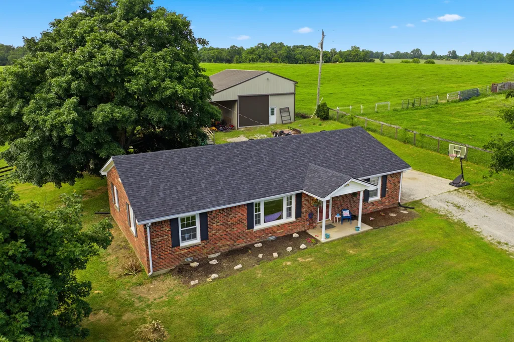 325 Goodlett Road Salvisa KY 40372