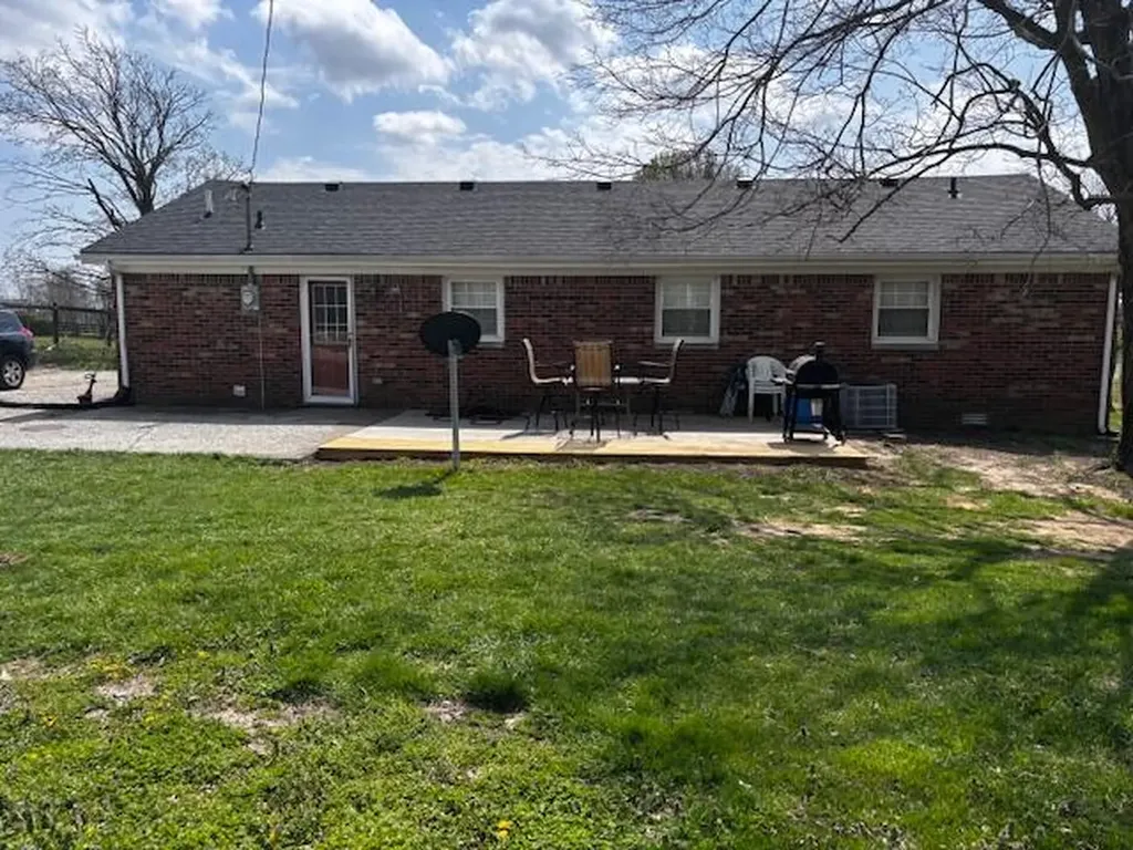 325 Goodlett Road Salvisa KY 40372