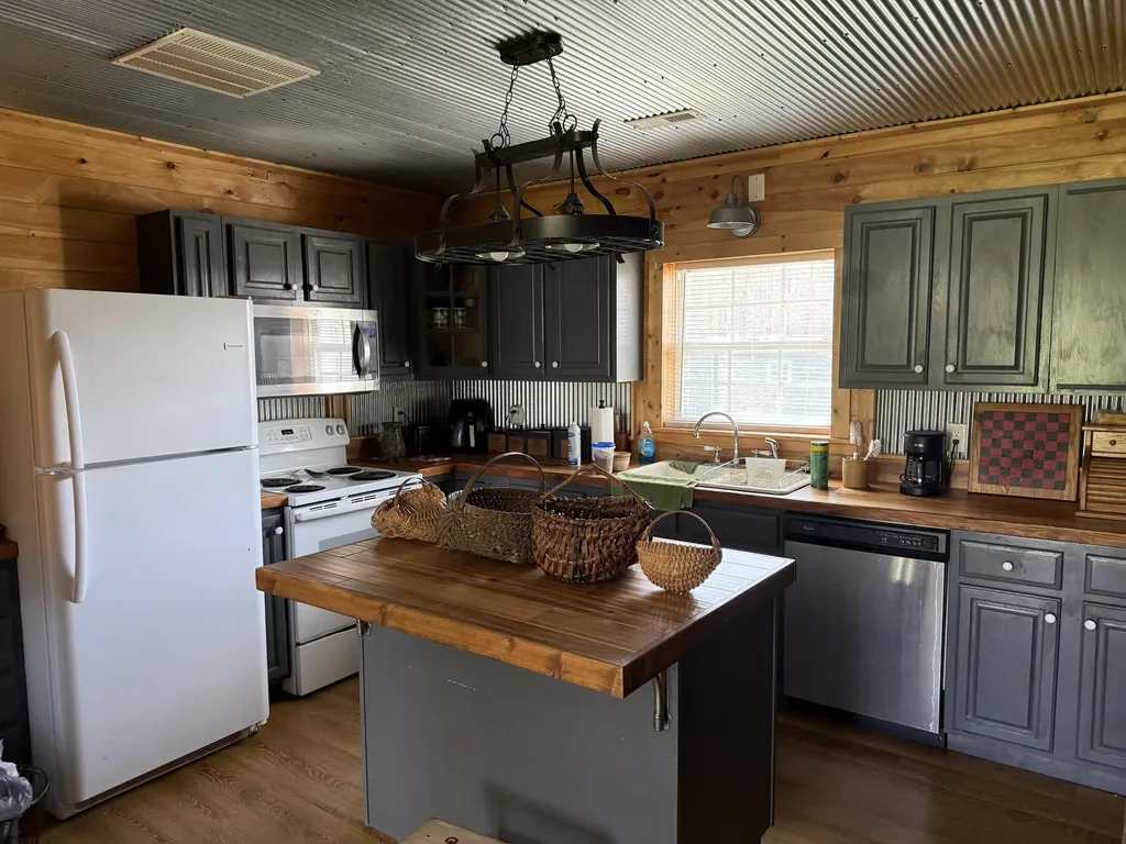 223 Demsey Lane Columbia KY 42728
