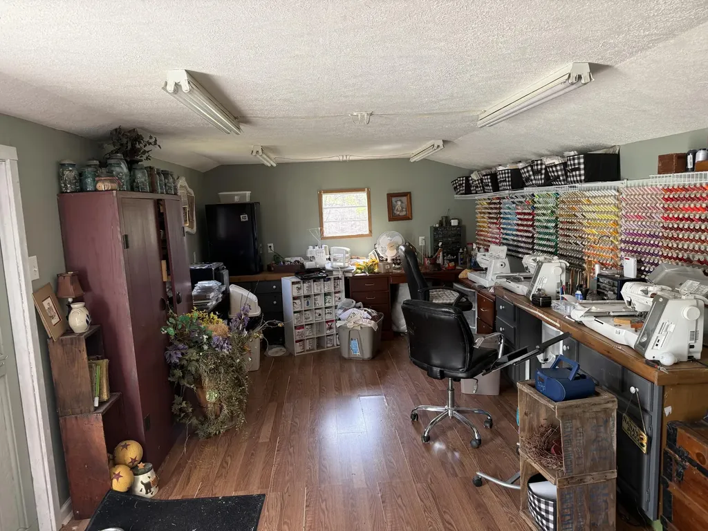 223 Demsey Lane Columbia KY 42728