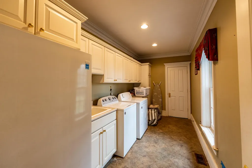 710 Jackstown Road Paris KY 40361