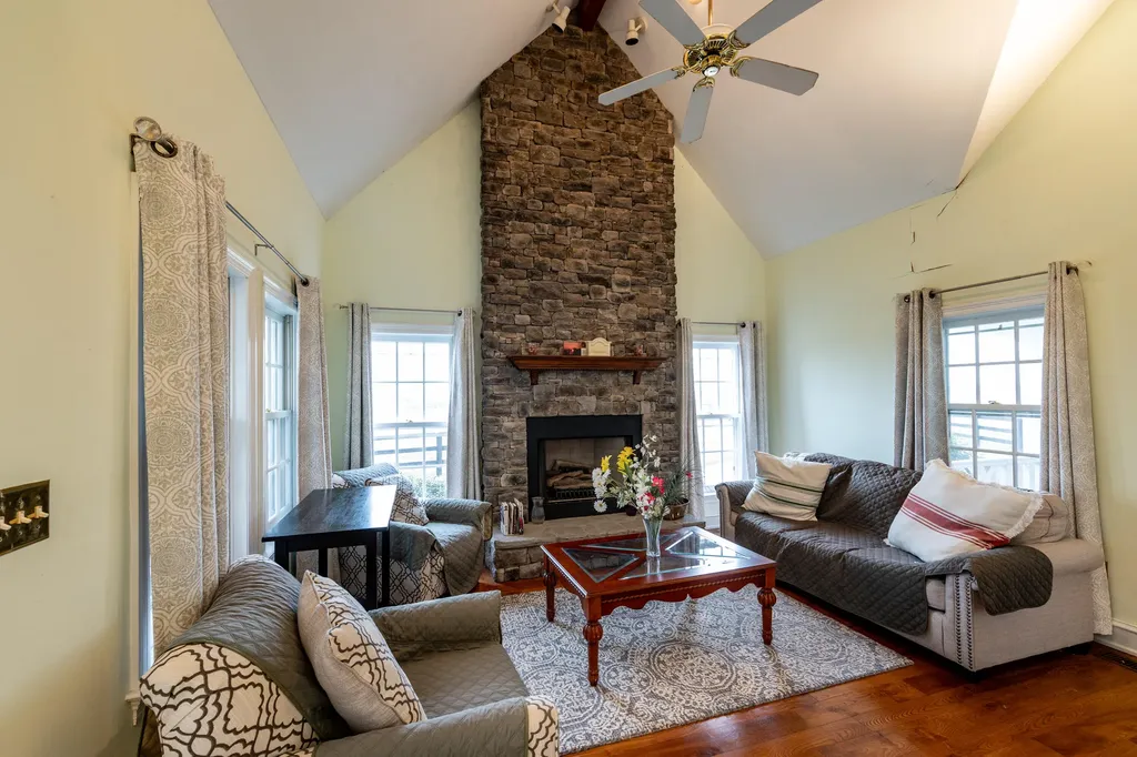 710 Jackstown Road Paris KY 40361
