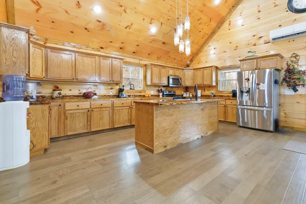 945 3447 Highway Mckee KY 40447