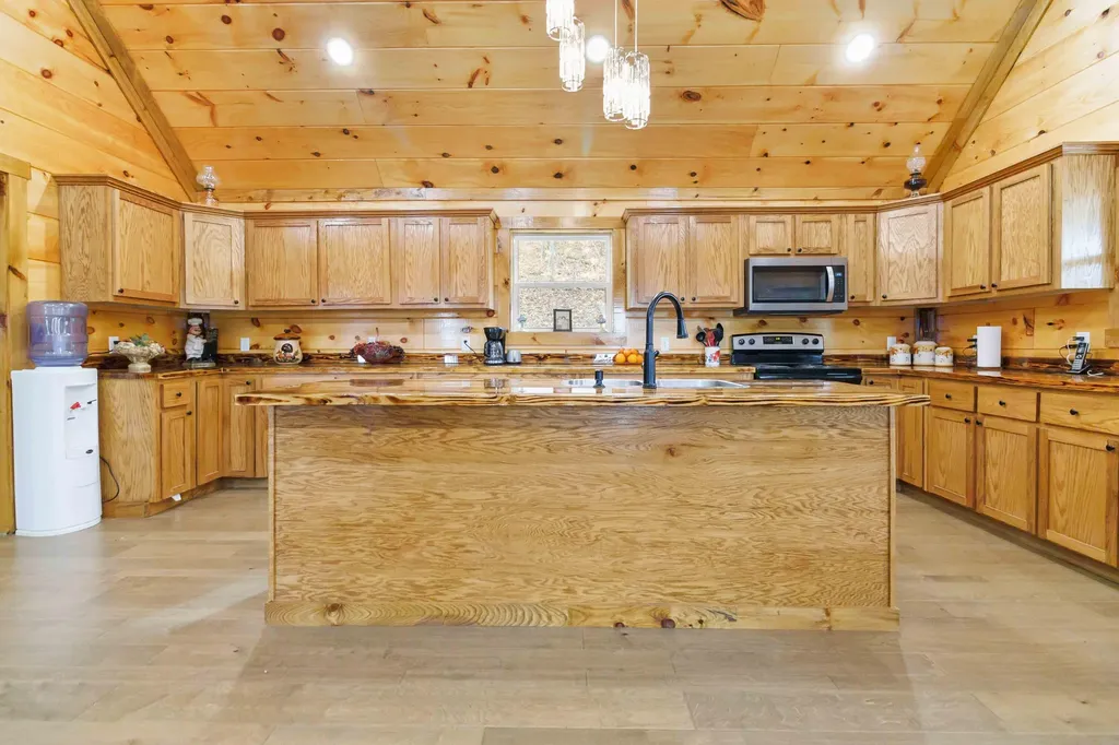 945 3447 Highway Mckee KY 40447