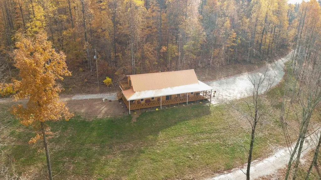 945 3447 Highway Mckee KY 40447