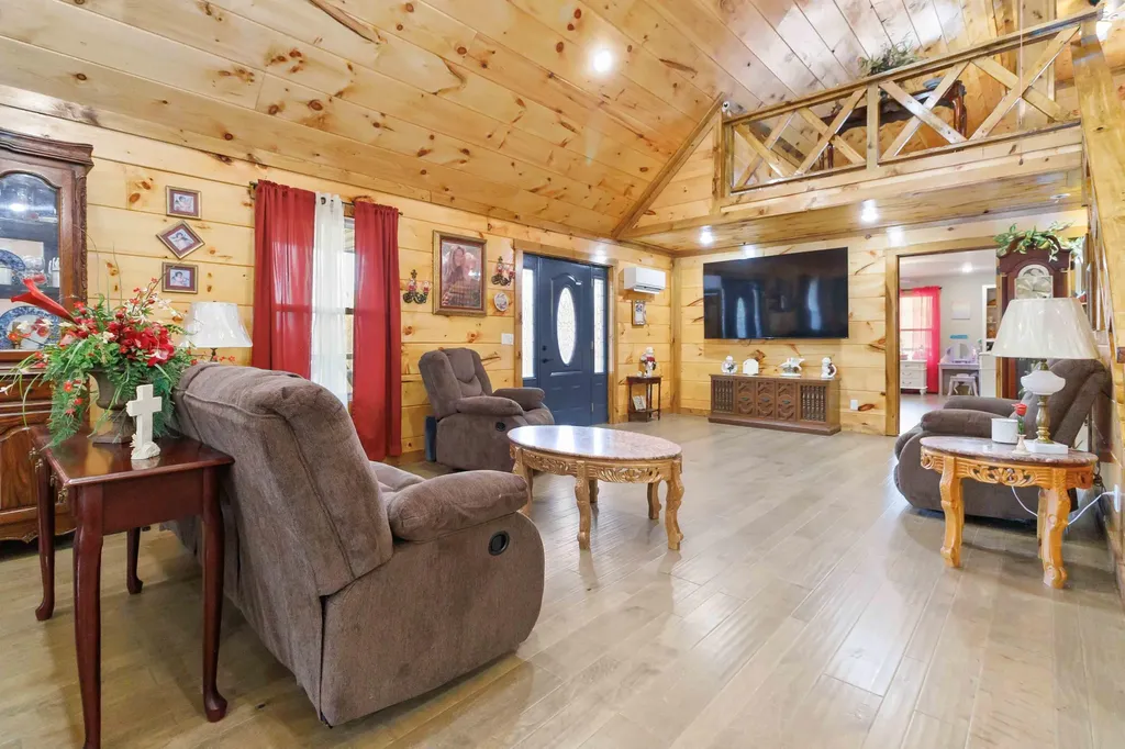 945 3447 Highway Mckee KY 40447