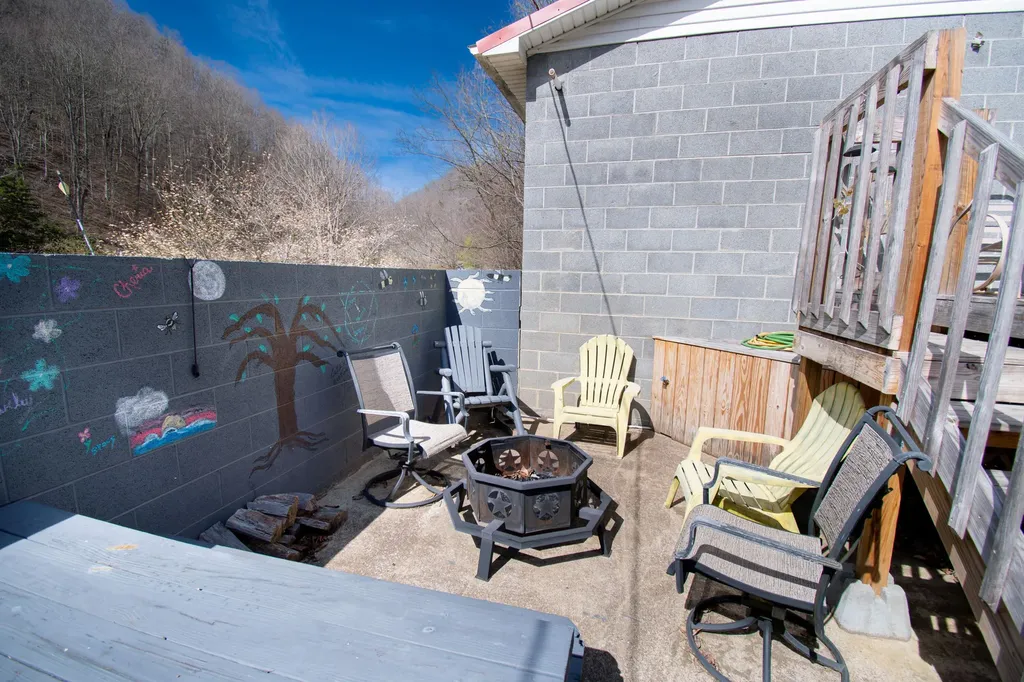 706 Abner Fork Road Belcher KY 41513
