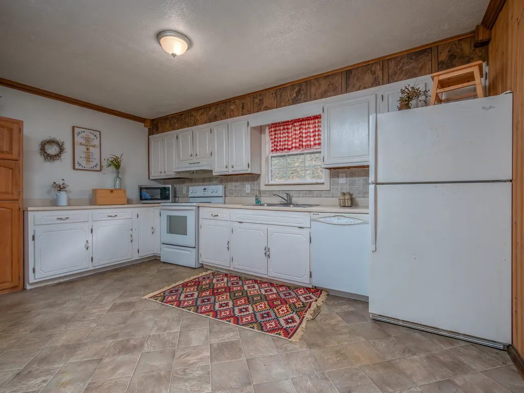 4934 State Highway 589 West Liberty KY 41472