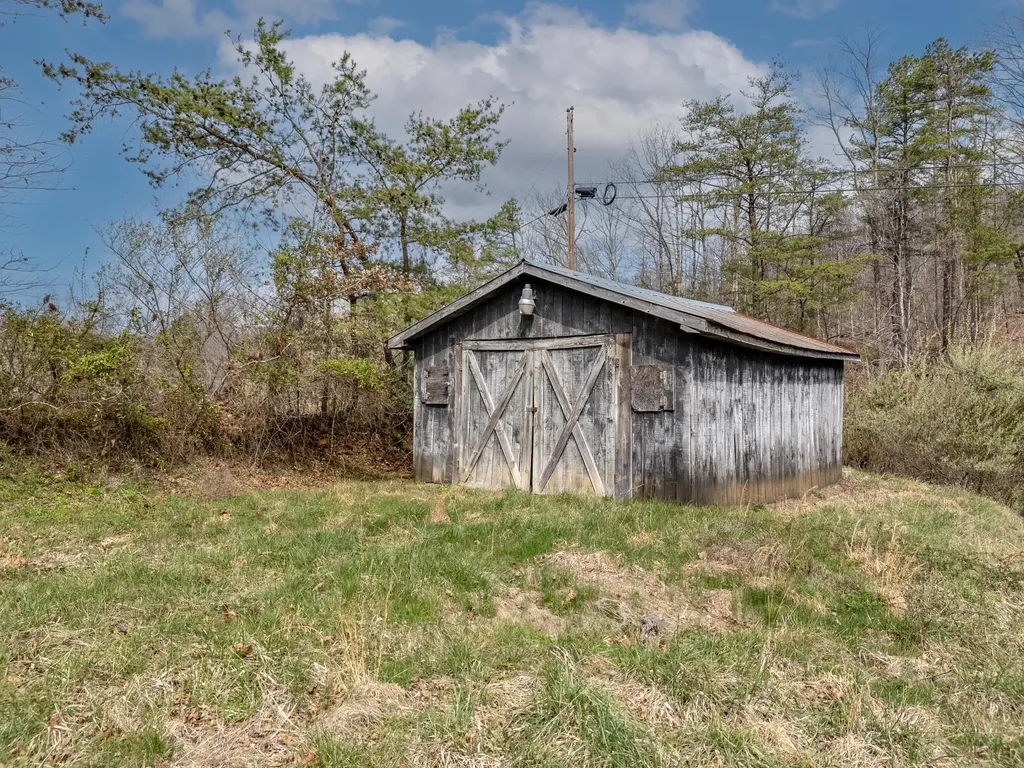 4934 State Highway 589 West Liberty KY 41472
