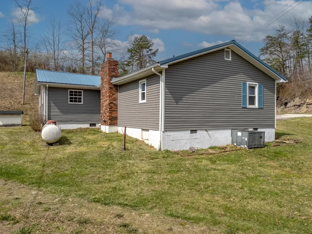 4934 State Highway 589 West Liberty KY 41472