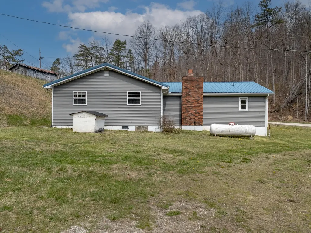 4934 State Highway 589 West Liberty KY 41472