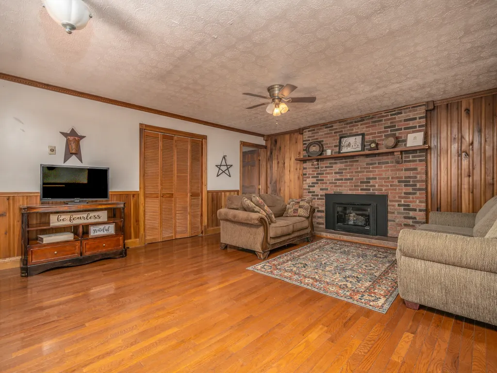 4934 State Highway 589 West Liberty KY 41472