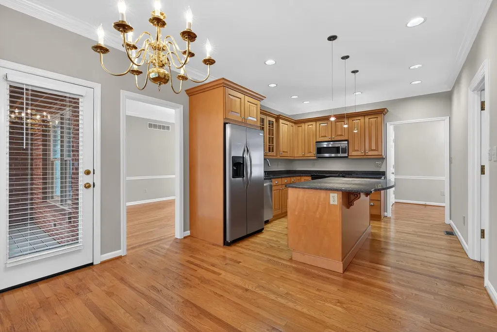 1216 Oak Knoll Lexington KY 40502