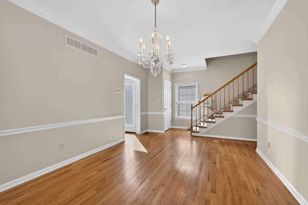 1216 Oak Knoll Lexington KY 40502