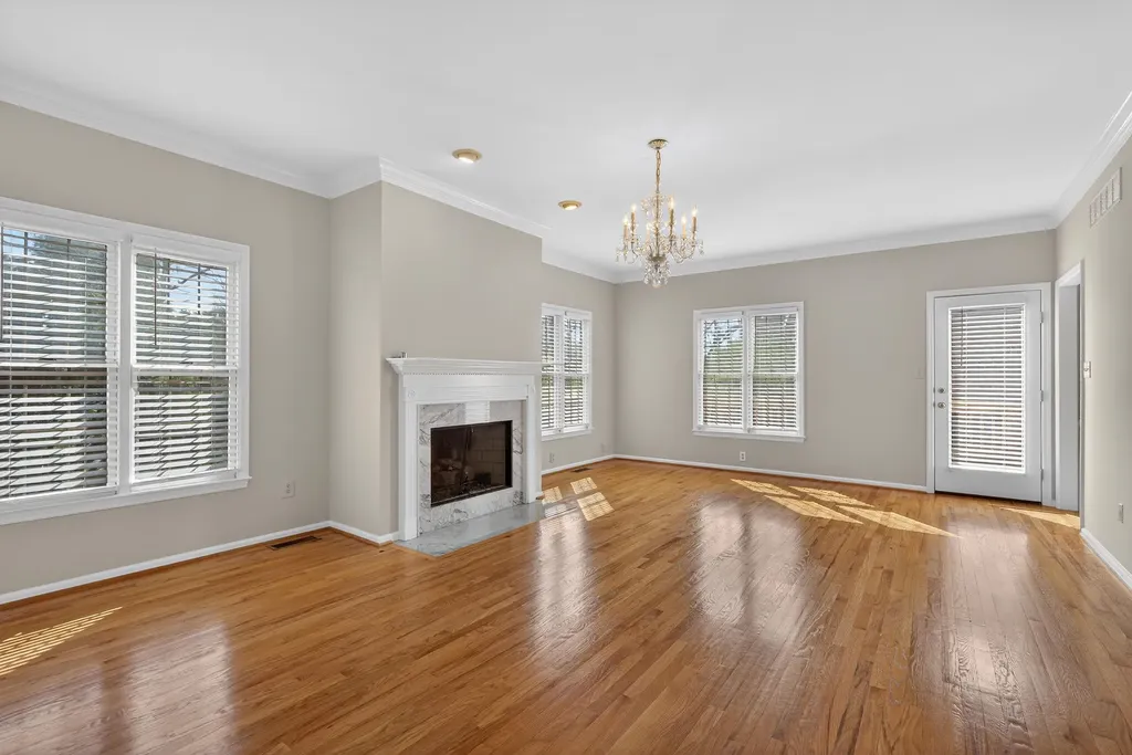 1216 Oak Knoll Lexington KY 40502