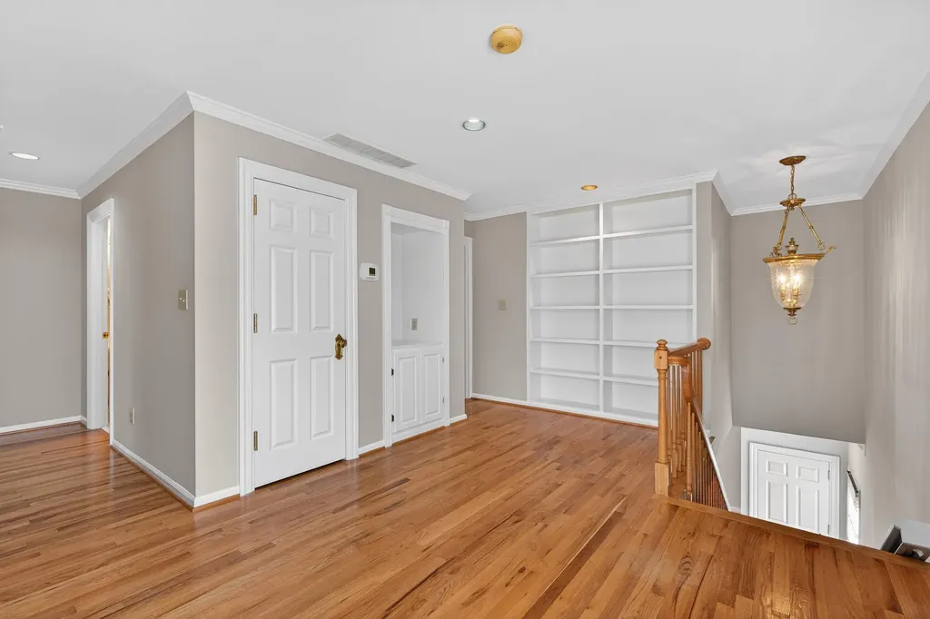 1216 Oak Knoll Lexington KY 40502