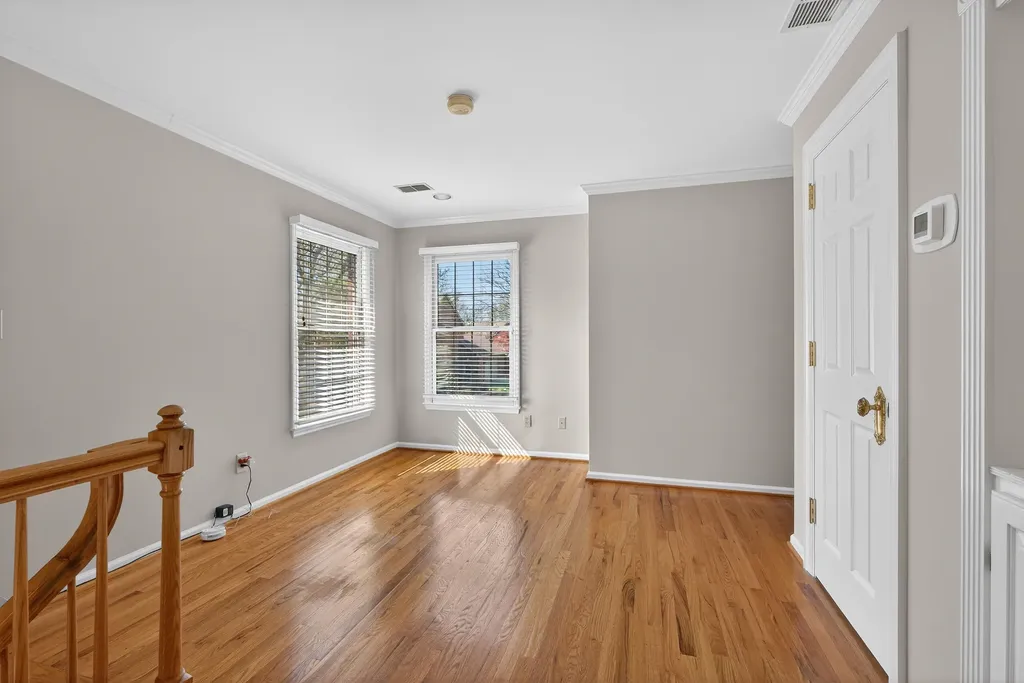 1216 Oak Knoll Lexington KY 40502