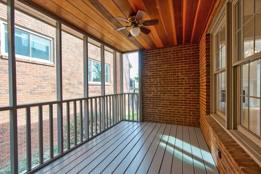 1216 Oak Knoll Lexington KY 40502