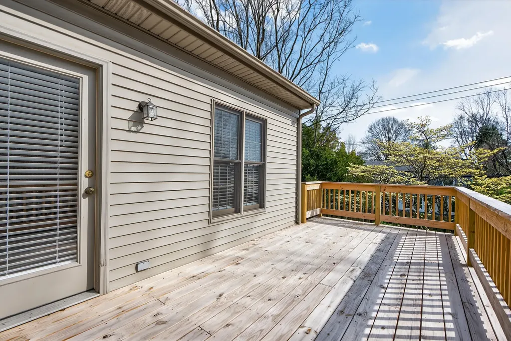 1216 Oak Knoll Lexington KY 40502
