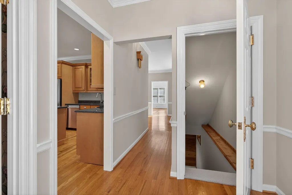 1216 Oak Knoll Lexington KY 40502