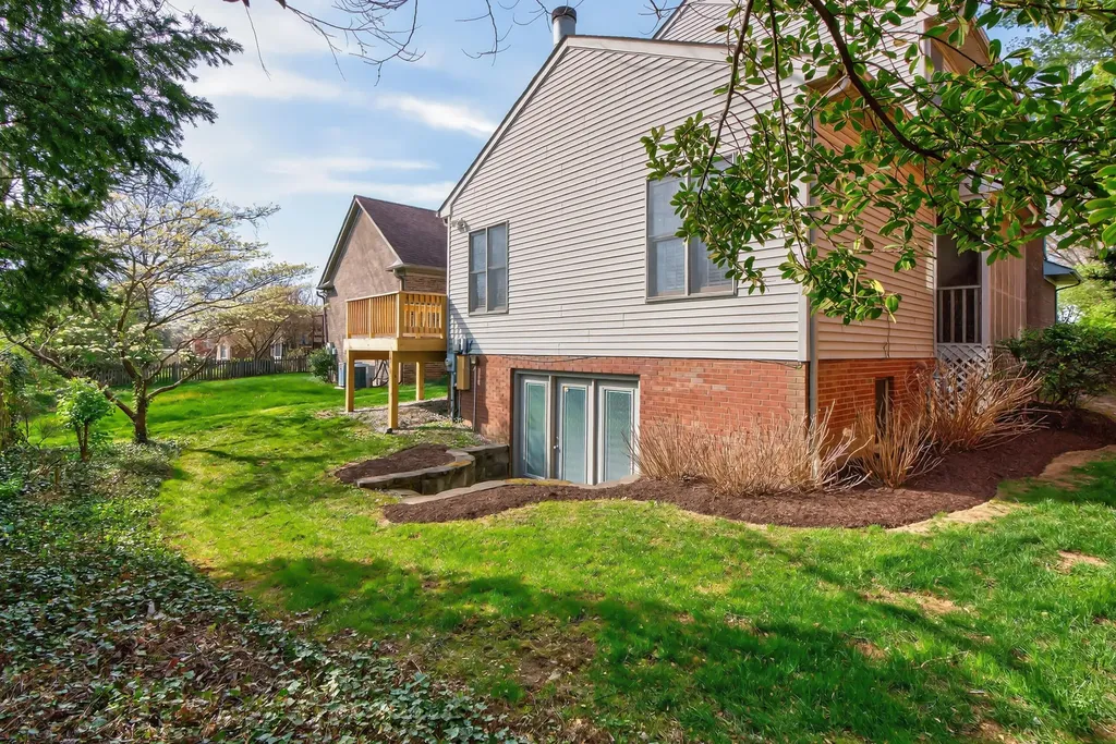 1216 Oak Knoll Lexington KY 40502