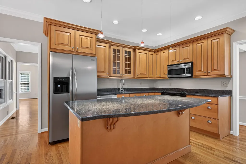 1216 Oak Knoll Lexington KY 40502