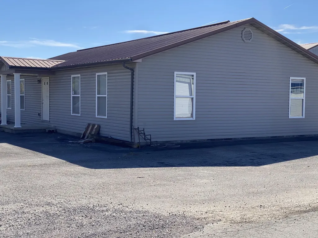698 State Highway 1383 Russell Springs KY 42642