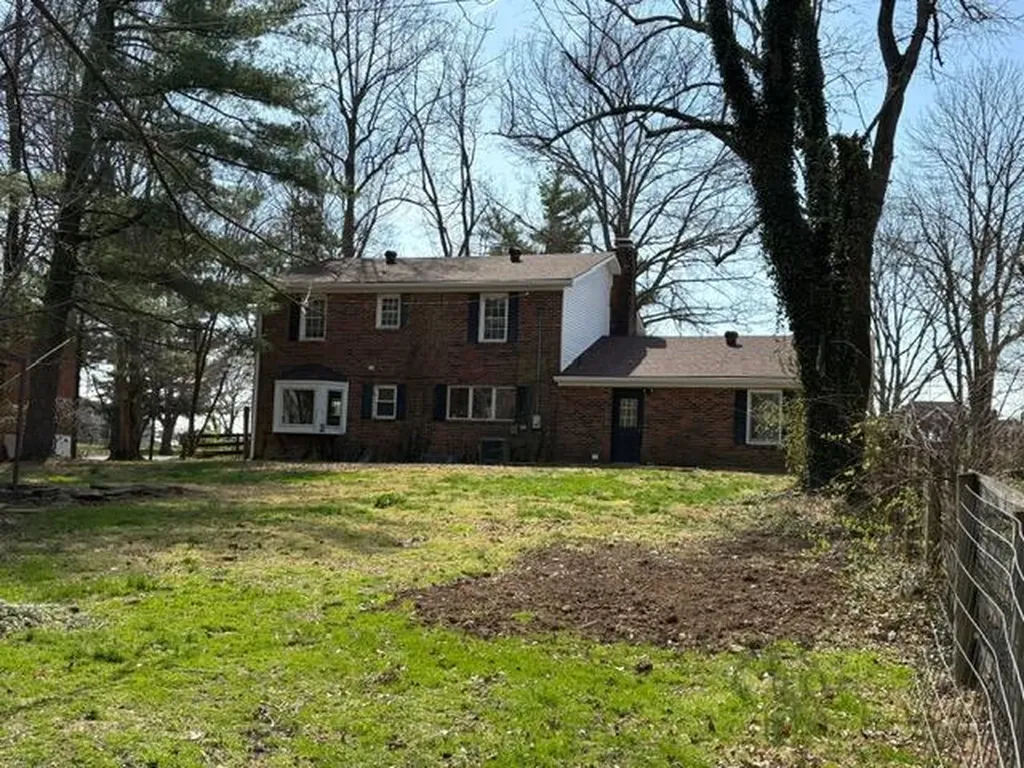 2722 Leestown Road Midway KY 40347