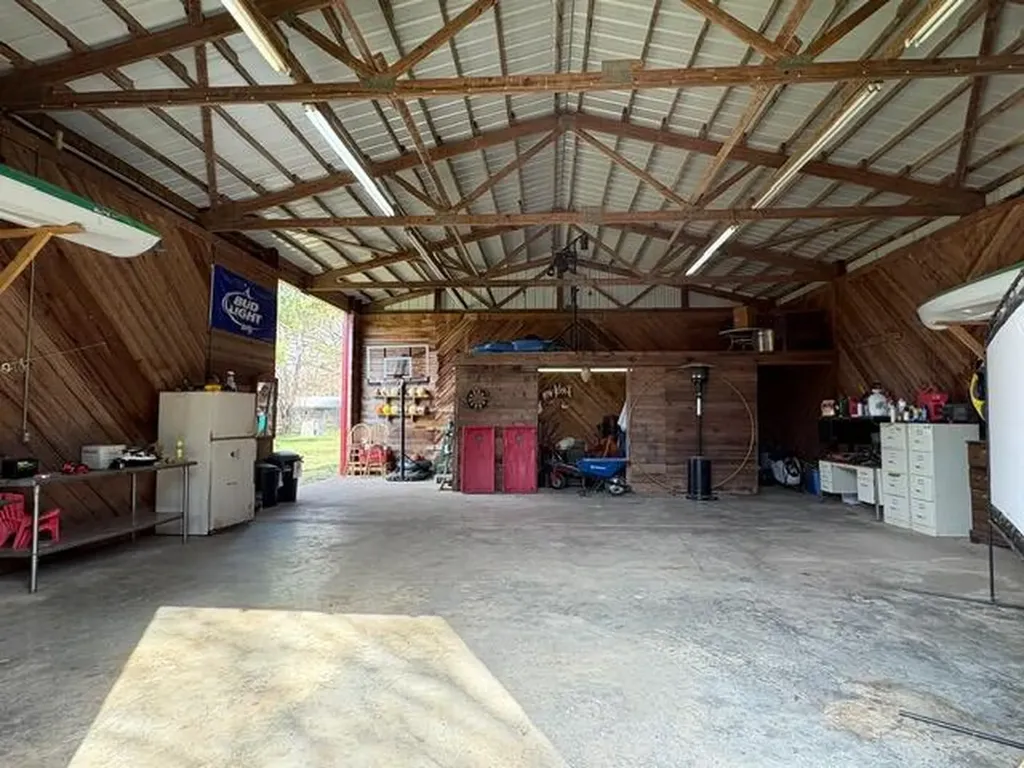 2722 Leestown Road Midway KY 40347