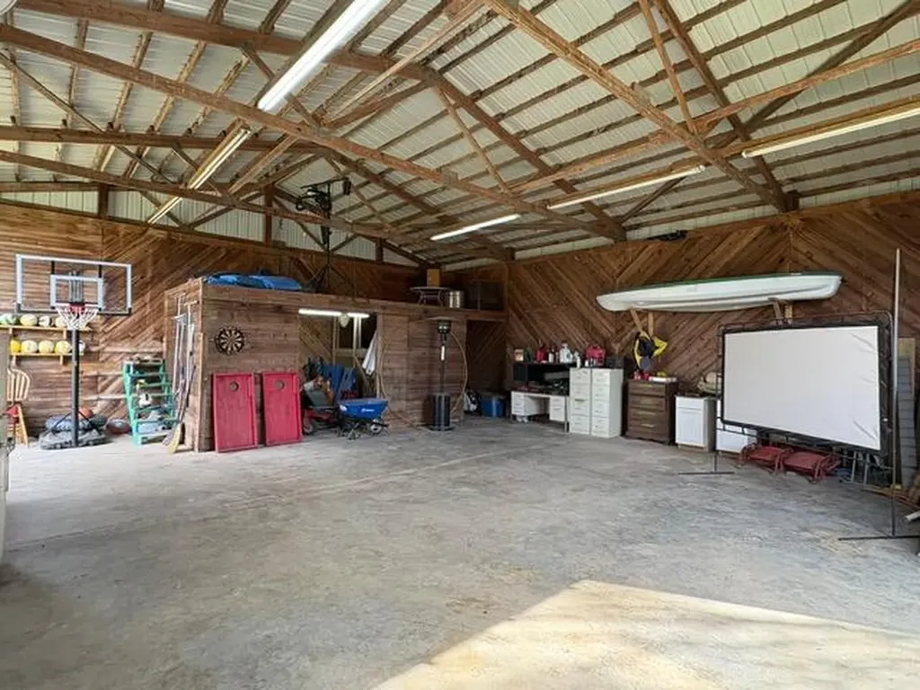 2722 Leestown Road Midway KY 40347