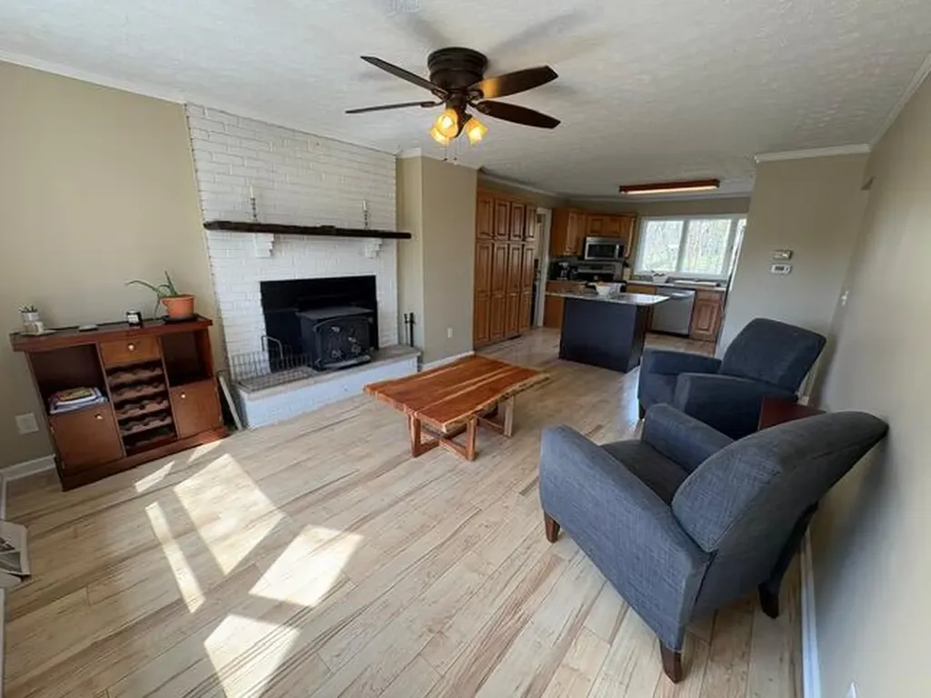 2722 Leestown Road Midway KY 40347