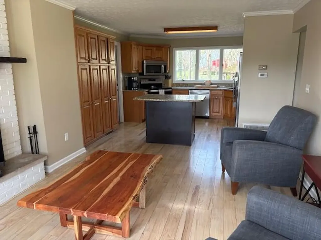 2722 Leestown Road Midway KY 40347