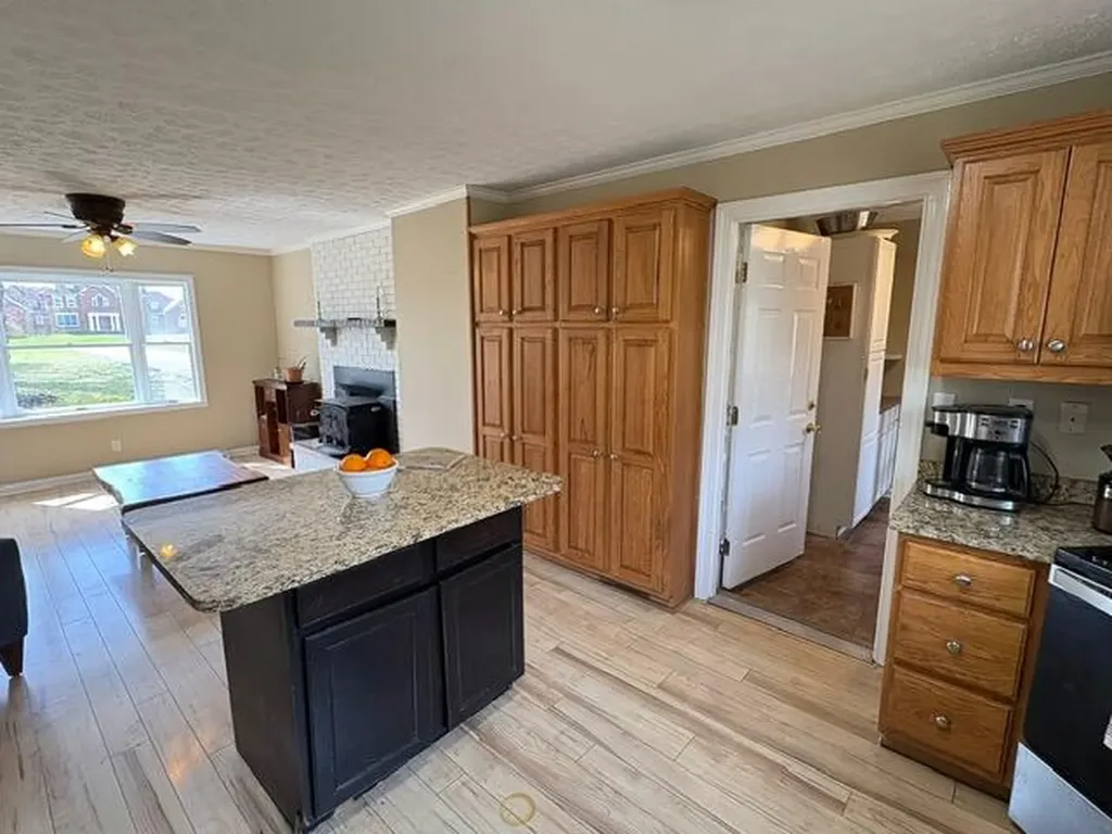 2722 Leestown Road Midway KY 40347