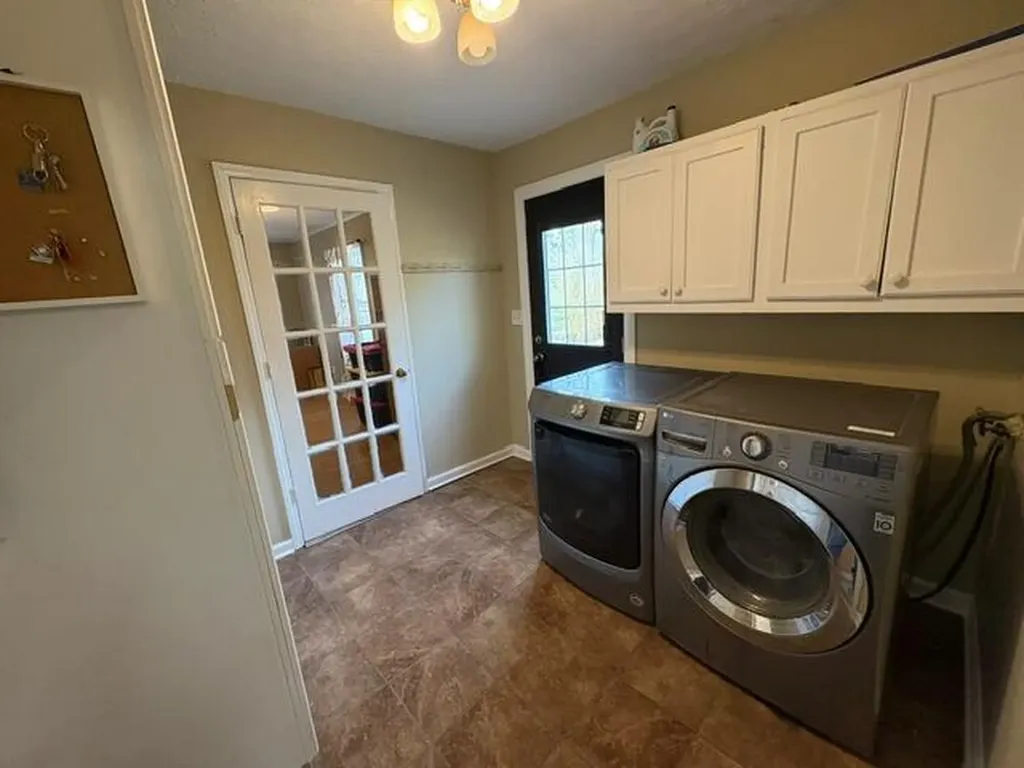 2722 Leestown Road Midway KY 40347