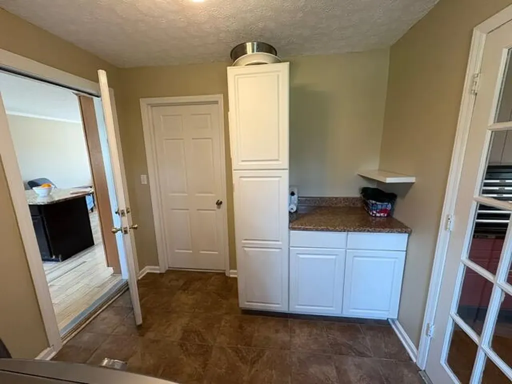 2722 Leestown Road Midway KY 40347