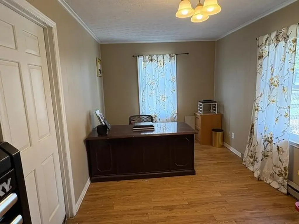 2722 Leestown Road Midway KY 40347