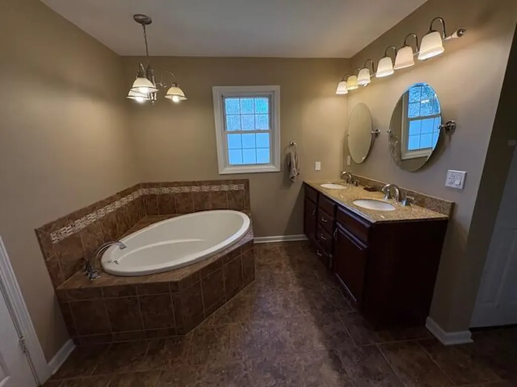 2722 Leestown Road Midway KY 40347