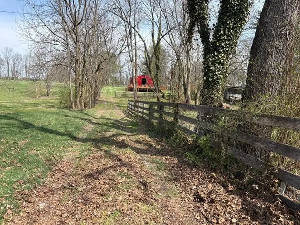 2722 Leestown Road Midway KY 40347