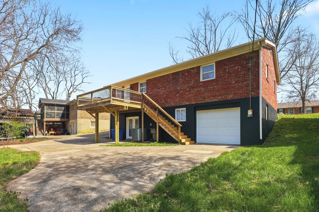 3573 Bold Bidder Drive Lexington KY 40517