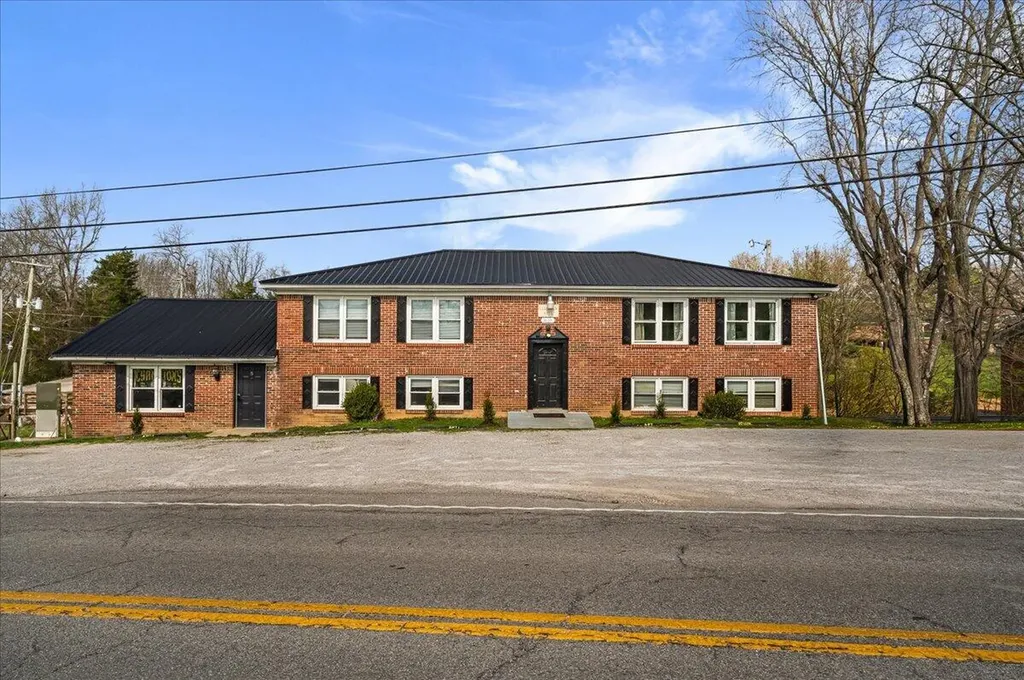 1618 Fox Creek Road Lawrenceburg KY 40342