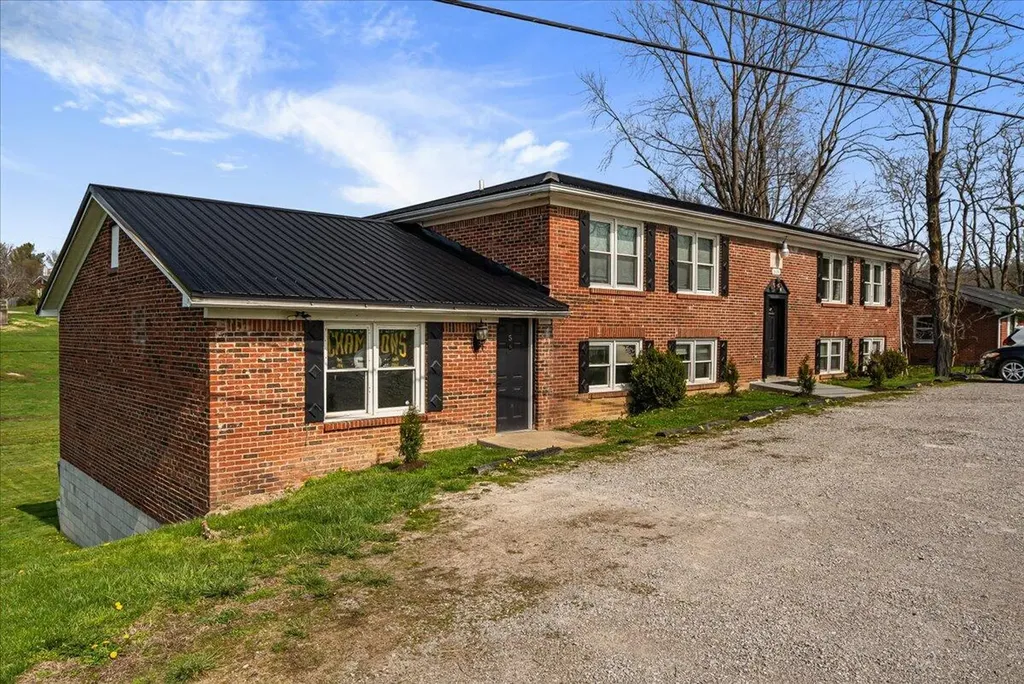 1618 Fox Creek Road Lawrenceburg KY 40342