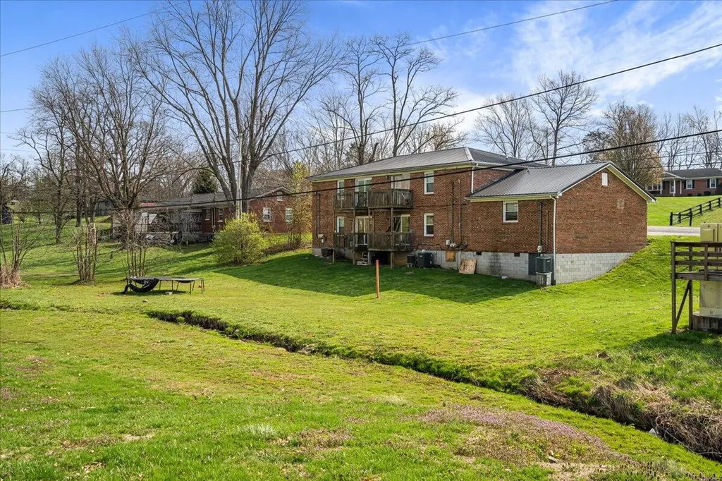 1618 Fox Creek Road Lawrenceburg KY 40342