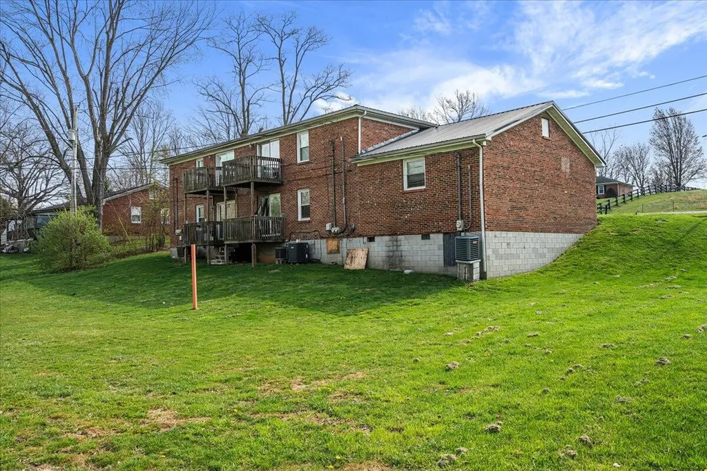 1618 Fox Creek Road Lawrenceburg KY 40342